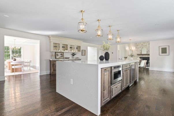 Chandelier, Dining room, Interior, Kitchen, Pendant Lights, Recessed Lighting, Stainless Steel Appliances, Wood Texture Flooring