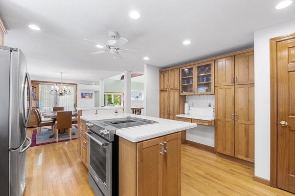 Chandelier, Dining room, Interior, Kitchen, Recessed Lighting, Wood Texture Flooring