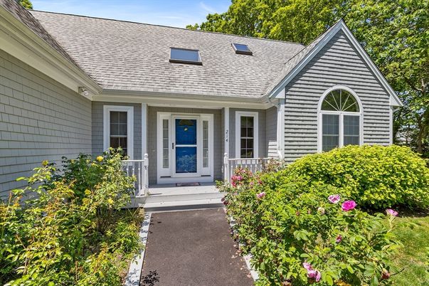 Exterior, Facade, Cape Cod