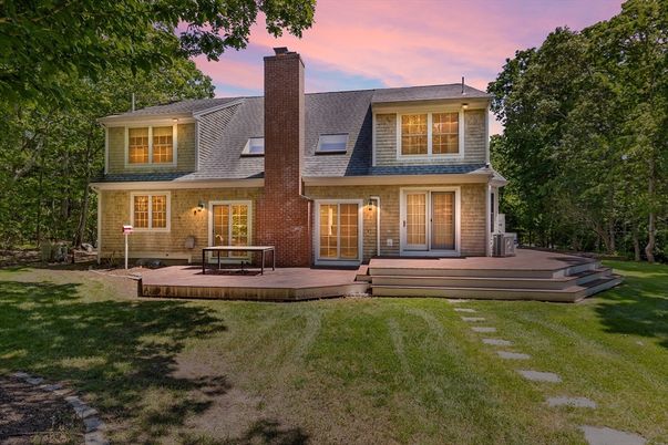 Backyard, Exterior, Facade, Split Level
