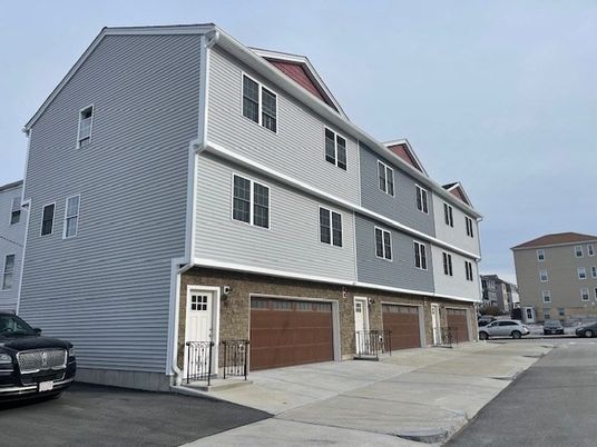 Attached, Exterior, Facade, Rowhouse