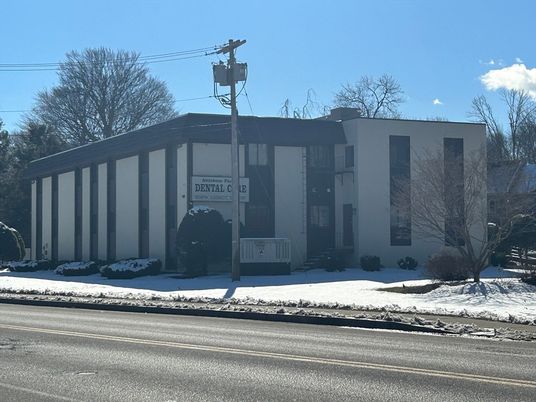 Exterior, Facade, Modern