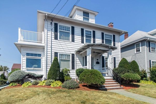 Exterior, Facade, American Foursquare