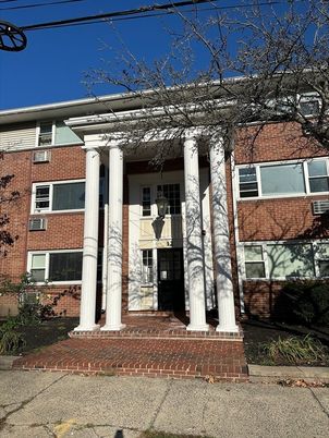 Exterior, Facade, Brick Facade, Rowhouse