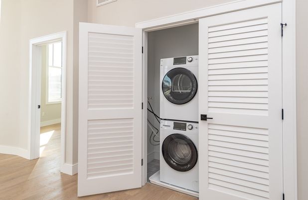 Interior, Utility Closets, Washer, Wood Texture Flooring