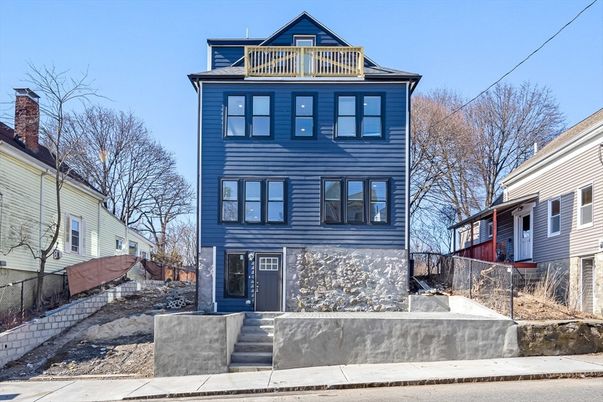 Exterior, Facade, American Foursquare
