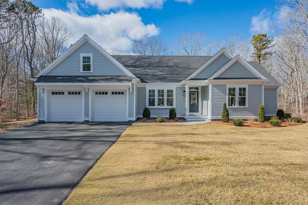 Attached, Exterior, Facade, Ranch
