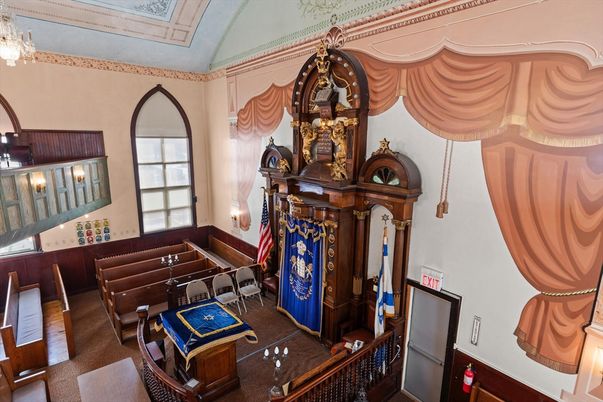 Chandelier, Interior