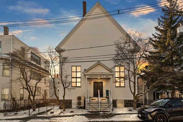 Exterior, Facade, Queen Anne Victorian
