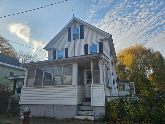 Exterior, Facade, Queen Anne Victorian