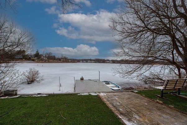 Exterior, Lake