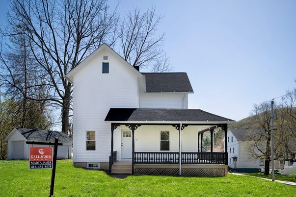 Backyard, Exterior, Facade, Farmhouse