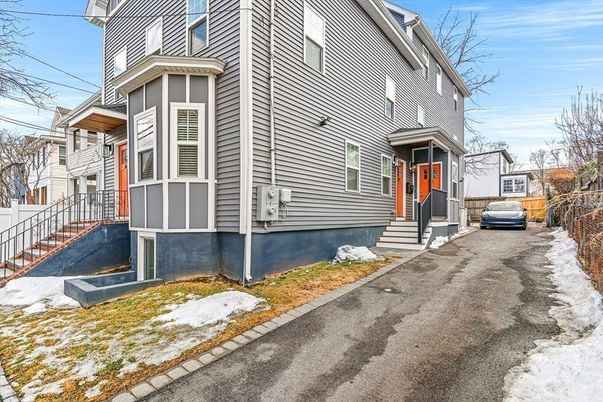Exterior, Facade, Queen Anne Victorian