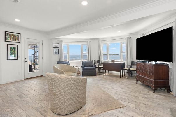 Interior, Living room, Recessed Lighting, Water, Wood Texture Flooring