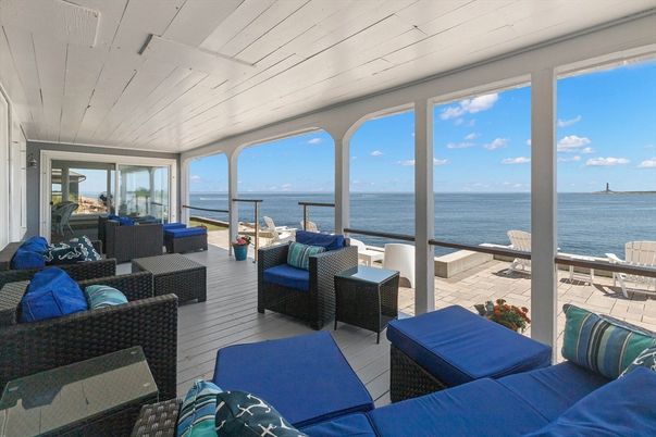Exterior, Interior, Living room, Water