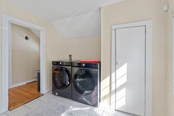 Interior, Washer, Wood Texture Flooring