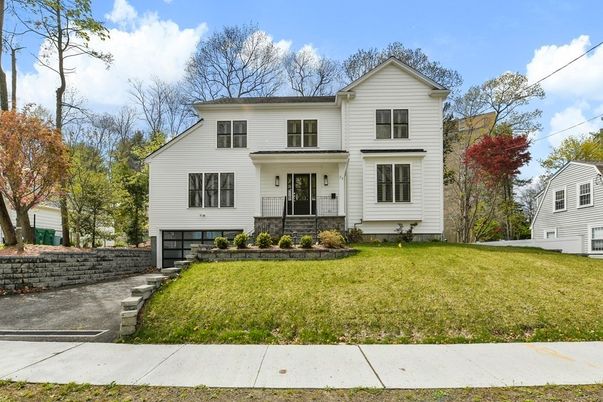 Attached, Exterior, Facade, Farmhouse