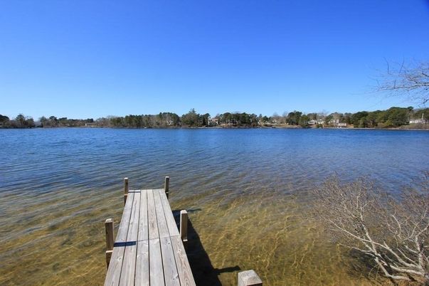 Exterior, Lake