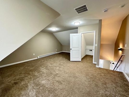 Empty room, Interior