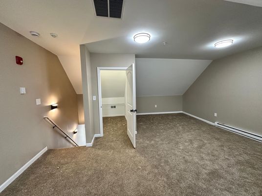 Empty room, Interior