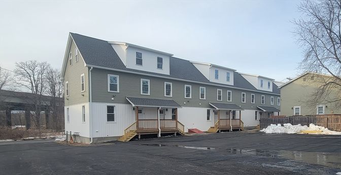Exterior, Facade, Farmhouse