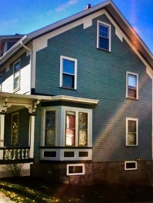 Exterior, Facade, Rowhouse