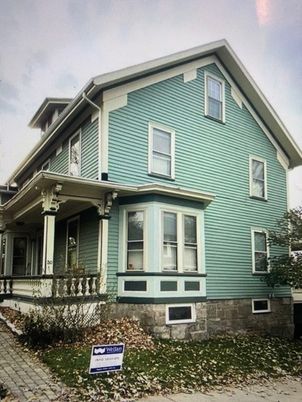 Exterior, Facade, Queen Anne Victorian
