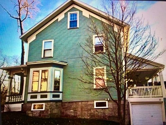Attached, Exterior, Facade, Queen Anne Victorian