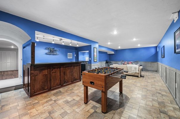 Game Room, Interior, Recessed Lighting