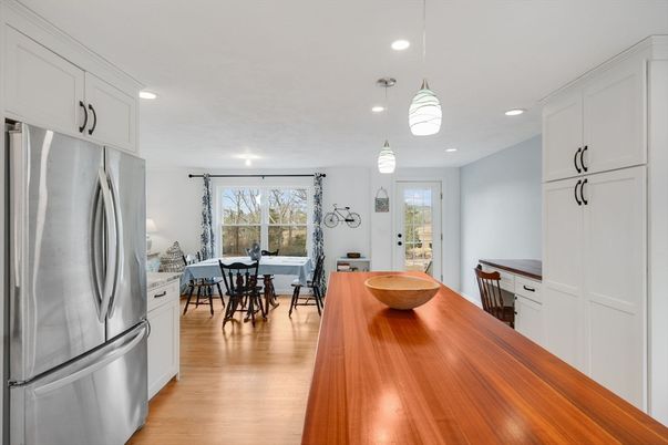 Dining room, Interior, Kitchen, Pendant Lights, Recessed Lighting, Wood Texture Flooring
