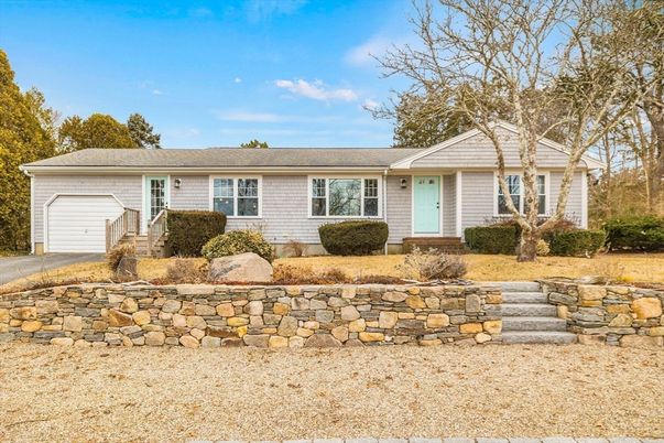 Attached, Exterior, Facade, Ranch