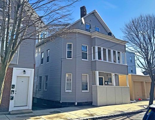 Attached, Exterior, Facade, Queen Anne Victorian