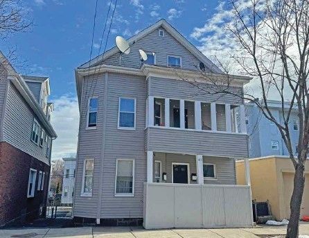 Exterior, Facade, Queen Anne Victorian