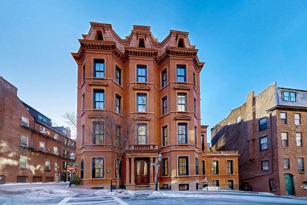 Exterior, Facade, Rowhouse