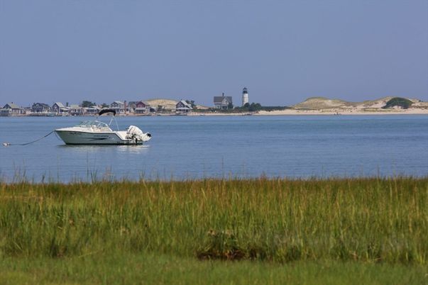 Exterior, Lake