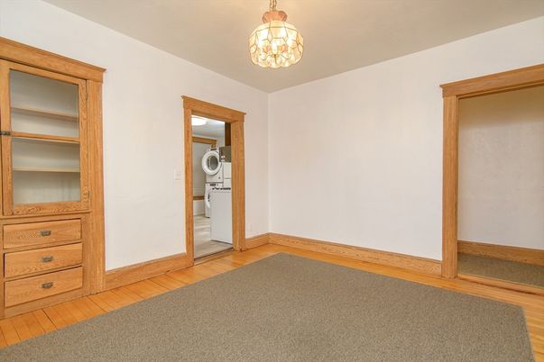 Interior, Utility Closets, Washer, Wood Texture Flooring