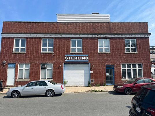 Attached, Exterior, Facade, Brick Facade, Georgian