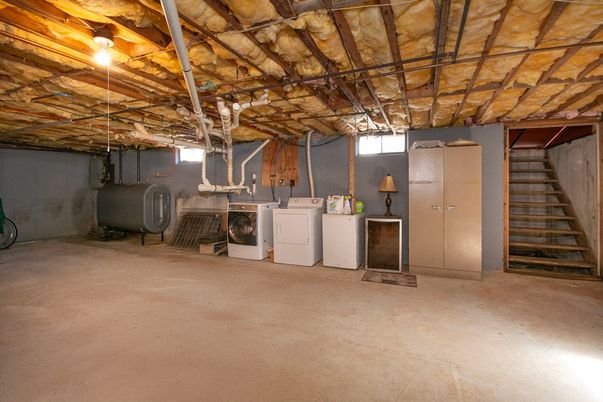 Interior, Washer, Wooden Beams