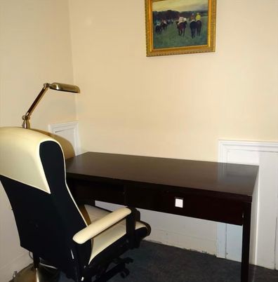 Home Office, Interior
