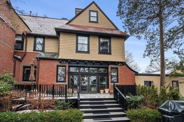 Exterior, Facade, Brick Facade, Queen Anne Victorian