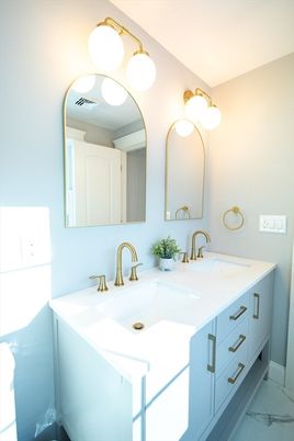 Bathroom, Dual Sink Vanities, Interior