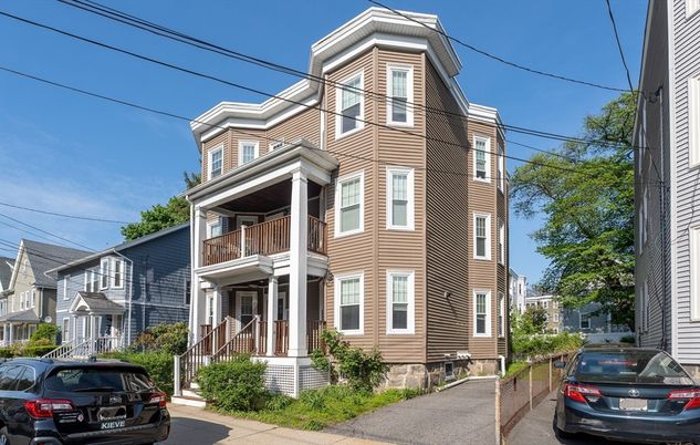 Exterior, Facade, Queen Anne Victorian