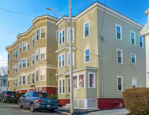 Exterior, Facade, Rowhouse