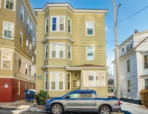 Exterior, Facade, Rowhouse