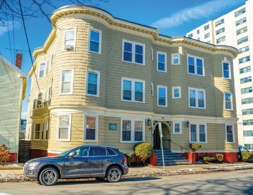 Exterior, Facade, Rowhouse