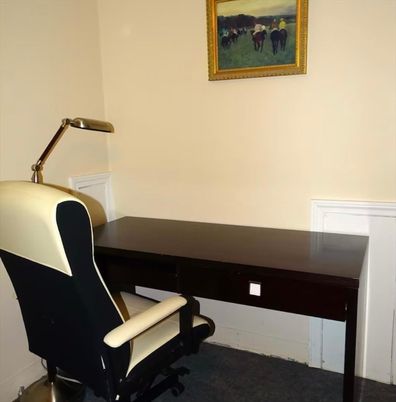 Home Office, Interior