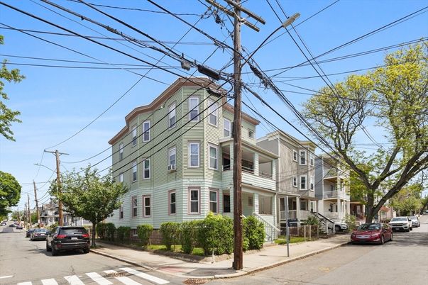 Exterior, Facade, Rowhouse