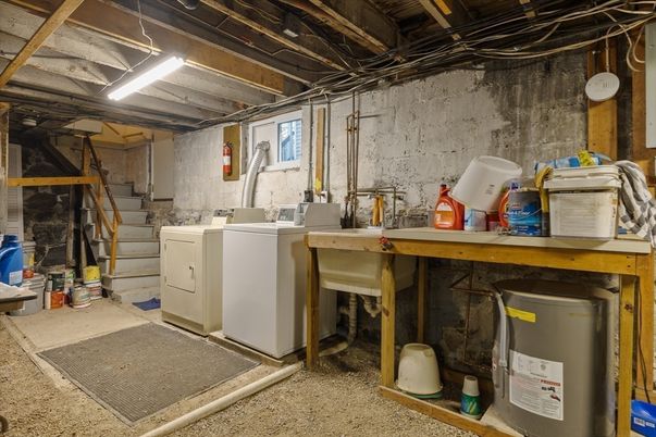 Interior, Washer, Wooden Beams