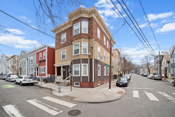 Exterior, Facade, Brick Facade, Rowhouse