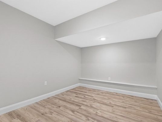 Empty room, Interior, Recessed Lighting, Wood Texture Flooring